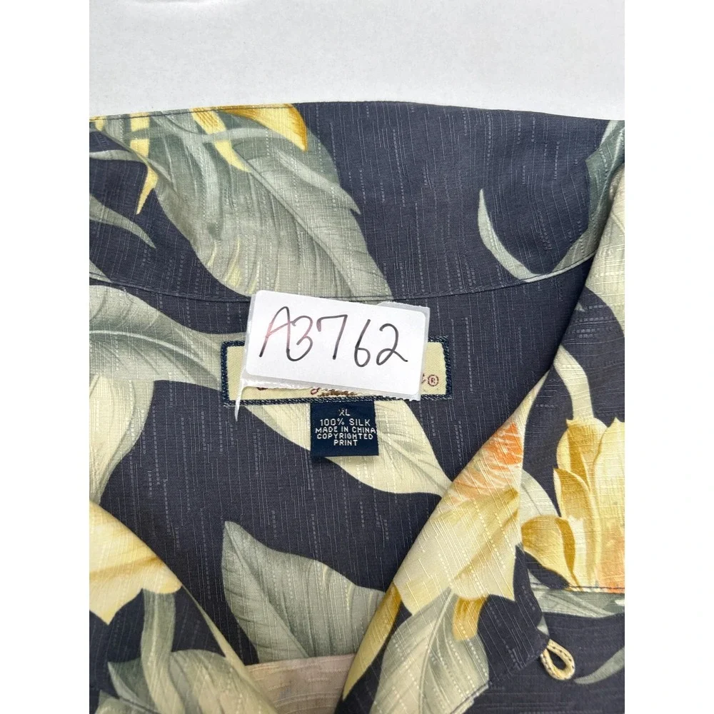 Tommy‎ Bahama Hawaiian shirt Men's size XL multicolor button-down short-sleeve